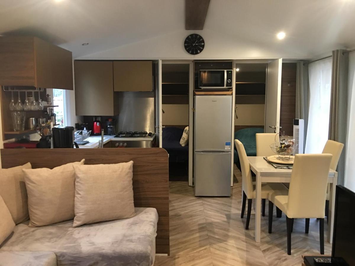 Mobilhome Familial 6 A 7 P 3 Chambres 42 M2 Saint Brevin Les Pierres Couchees Exterior photo